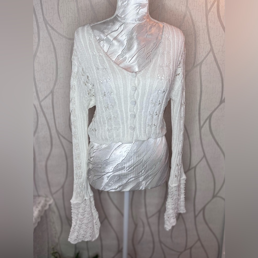 🎀🌷 White Soft Crochet Hollow Knit Flare Sleeve Button Up Summer Cardigan 🌷🎀 NWT
